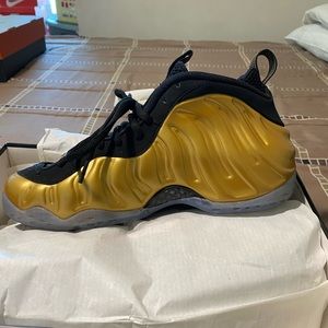 Used Mens Gold Nike Foamposite One size 9